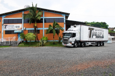 Caminhão 02